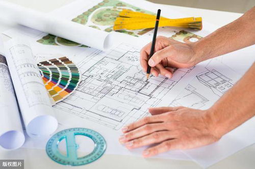 工程項目階段中的證書應用與角色定位 建造師與建筑師的比較分析